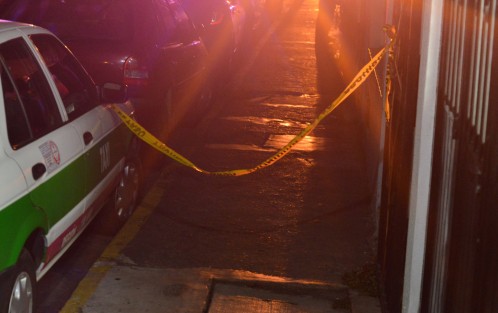 Por varias horas fue cerrada la céntrica calle mientras personal de la fiscalía realizaba la búsqueda de todo tipo de pruebas.