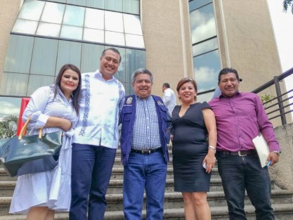 A la junta de trabajo encabezada por el Secretario de Desarrollo Social, el Ing. Guillermo Fernández Sánchez asistieron también el alcalde Luis Enrique Fernández Peredo y la síndica Arely Guadalupe Bonilla, del municipio de Coatepec; el presidente municipal de Ayahualulco, Filiberto Morales Rosas, así como el alcalde de Alvarado, Bogar Ruiz Rosas.