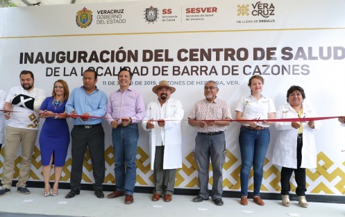 El gobernador Cuitláhuac García Jiménez visitó la localidad Barra de Cazones, para poner en marcha un nuevo Centro de Salud que beneficiará a cerca de 3 mil 500 habitantes, con lo cumple su compromiso de continuar acercando servicios médicos de calidad a quienes más lo necesitan. 