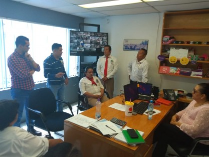 Luego de un primer diálogo entre las partes en conflicto se acordó una reunión para esta misma tarde entre líderes de los taxistas y representantes de la  Central Camionera.