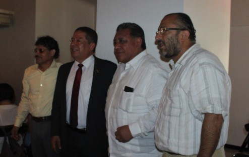 Por fortuna y más allá del debate y la discusión, todas las fuerzas políticas representadas en el Congreso de Veracruz coinciden en respaldar, apoyar y respetar la libre expresión de ideas, aseguró el diputado José Manuel Pozos Castro, presidente de la Mesa Directiva de la LXV Legislatura, durante el convivio con representantes de los medios de comunicación de la entidad, con motivo del Día de la Libertad de Expresión.