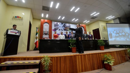 En el auditorio Sebastián  Lerdo de Tejada se llevó a cabo el informe del Sistema Estatal de Anticorrupción del Estado de Veracruz por parte Sergio Vázquez Jimez, quien tomó protesta a José Emilio Cárdenas Escobosa, como nuevo presidente del comité de participación ciudadana del Sistema Estatal Anticorrupción