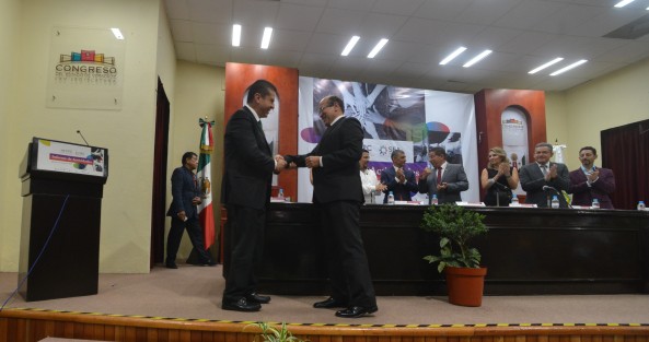 En el auditorio Sebastián  Lerdo de Tejada se llevó a cabo el informe del Sistema Estatal de Anticorrupción del Estado de Veracruz por parte Sergio Vázquez Jimez, quien tomó protesta a José Emilio Cárdenas Escobosa, como nuevo presidente del comité de participación ciudadana del Sistema Estatal Anticorrupción