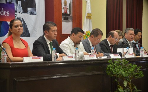 En el auditorio Sebastián  Lerdo de Tejada se llevó a cabo el informe del Sistema Estatal de Anticorrupción del Estado de Veracruz por parte Sergio Vázquez Jimez, quien tomó protesta a José Emilio Cárdenas Escobosa, como nuevo presidente del comité de participación ciudadana del Sistema Estatal Anticorrupción.   