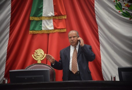 El diputado Jorge Moreno Salinas, en representación, y como integrante del Grupo Legislativo Mixto de los Partidos Revolucionario Institucional y del Verde Ecologista de México (PRI-PVEM), puso a consideración del Pleno de la LXV Legislatura del Estado, una Iniciativa de Decreto que reforma, adiciona y deroga diversas disposiciones de la Ley Orgánica del Municipio Libre, en materia de comisiones municipales o edilicias.