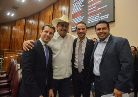 El diputado Juan Carlos Molina Palacios, vocal de la Comisión Permanente de Medio Ambiente, Recursos Naturales y Cambio Climático del Congreso del Estado, presentó la iniciativa que reformaría el artículo 54 de la Ley de Desarrollo Forestal Sustentable para el Estado cuyo propósito es instaurar un desarrollo integral que logre una auténtica política pública y que se vea reflejado en convertir un campo verde veracruzano.