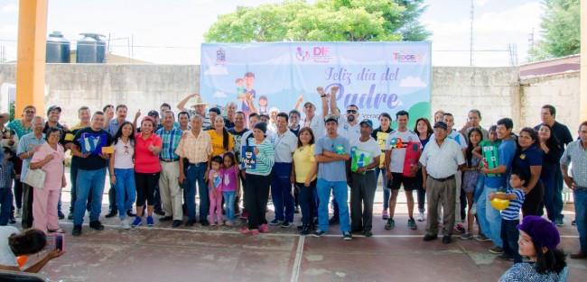 El Sistema Municipal DIF Teocelo que preside Mara Chama Villa en coordinación con la Dirección de Fomento Deportivo, llevaron a cabo el Primer Festejo Deportivo del día del Padre, en el cual estuvo presente la Sindica Municipal Zayra del Carmen Martínez Andrade así como Directores y titulares de área del ayuntamiento. 