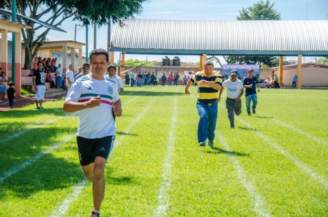 El día de hoy sábado 14 de junio en un evento lleno de energía, se llevó a cabo el festejo a los papás Teocelanos en la Unidad Deportiva Raúl Olmos Martínez, quienes en compañía de su familia, participaron en competencias como, Carrera atlética de 100 mts. planos, penalty con tiro al blanco, Cachibol en parejas y carrera de costales, en las categorías varonil y femenil. 