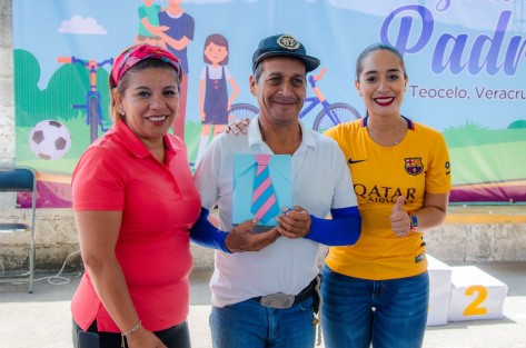 Al final de las competencias la presidenta del DIF Mara Chama Villa y la Sindica Municipal Zayra del Carmen Martínez, entregaron obsequios y premios en efectivo a los ganadores, también rifaron regalos para los padres asistentes.
