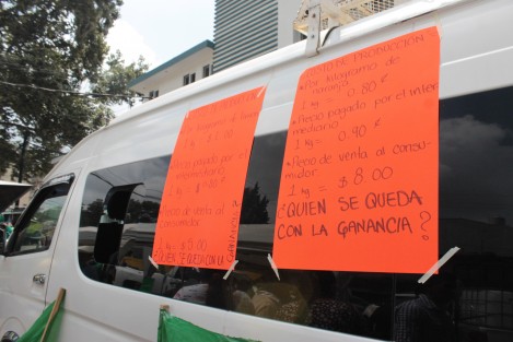 Al mediodía sus representantes se encontraban ya reunidos con personal de la dependencia. Aseguran que mientras no tenga una respuesta favorable permanecerán en el sitio, pero de llegar a un acuerdo, se retirarán. 
