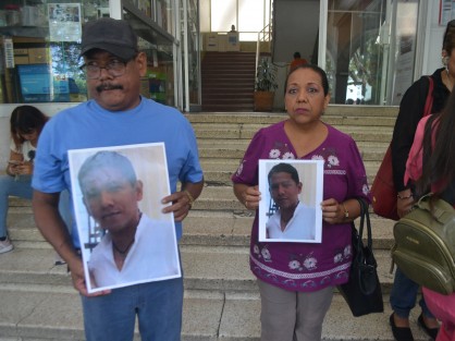 Familiares y amigos del joven Erick de Jesús Rodríguez Prieto pidieron el apoyo del gobernador Cuitláhuac García y del Fiscal Jorge Winckler para que aceleren la búsqueda ya que a 12 días de su desaparición no se tienen avances.  