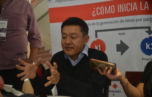 Conferencia de prensa del maestro Alejandro Kasuga Sakai, Director de Yacult Prueba y presidente de KWT Consulting presentó la Metodología Kizukai Kaizen 100% mexicana de mejora continua, la cual implementarán con estudiantes de la Universidad Veracruzana. 
