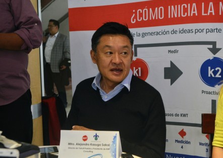 Conferencia de prensa del maestro Alejandro Kasuga Sakai, Director de Yacult Prueba y presidente de KWT Consulting presentó la Metodología Kizukai Kaizen 100% mexicana de mejora continua, la cual implementarán con estudiantes de la Universidad Veracruzana. 