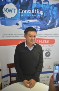 Conferencia de prensa del maestro Alejandro Kasuga Sakai, Director de Yacult Prueba y presidente de KWT Consulting presentó la Metodología Kizukai Kaizen 100% mexicana de mejora continua, la cual implementarán con estudiantes de la Universidad Veracruzana. 