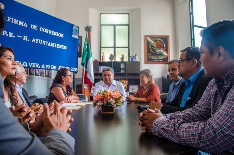 Se llevó a cabo la firma del convenio entre el H. Ayuntamiento de Teocelo que preside Mario A. Chama Díaz y el Instituto de Pensiones del Estado, convenio que declarara a Teocelo como un municipio que se encuentra al corriente en el pago de cuotas y aportaciones ante el IPE.  