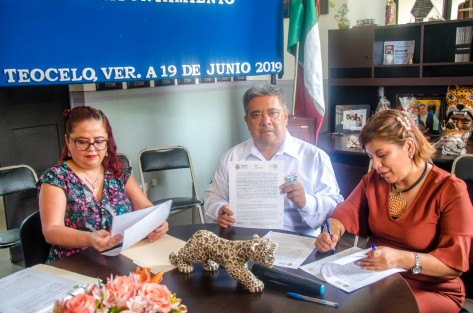 Se llevó a cabo la firma del convenio entre el H. Ayuntamiento de Teocelo que preside Mario A. Chama Díaz y el Instituto de Pensiones del Estado, convenio que declarara a Teocelo como un municipio que se encuentra al corriente en el pago de cuotas y aportaciones ante el IPE.   