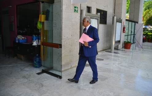 Jorge Reyes Peralta acudió a solicitar copia del expediente de juicio político contra el Fiscal General  Jorge Winckler por el caso de tortura en contra de Gilberto Aguirre, y presentarlos ante Fiscalía General de la República para pedir la separación del cargo del fiscal.   