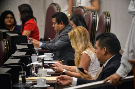 Aspectos de la mini sesión la cual comenzó con hora y media de retraso y fue suspendida debido a problemas eléctricos en las instalaciones del recinto.  