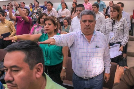 El Alcalde de Teocelo Mario Antonio Chama Díaz y la Síndica Municipal Zayra del Carmen Martínez Andrade, estuvieron presentes en la Secretaría de Finanzas y Planeación (SEFIPLAN) en la Ciudad de Xalapa, donde se llevó a cabo el ciclo de conferencias <em>Agenda Hacendaria 2019</em>, que tiene como objetivo lograr que las administraciones locales cuenten con la información y facilidades suficientes para el óptimo manejo de los recursos.