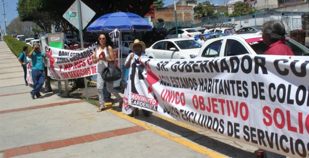 Cardenistas repitieron este viernes su plantón frente al Palacio Legislativo.
