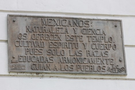 Si bien el espíritu de combate para el cual fue edificado el Estadio Jalapeño no contempla una lucha sin respeto a las reglas, sino todo lo contrario, las imágenes de un escultor italiano inspiradas  en este relato griego, permanecen replicadas en nuestro Estadio Xalapeño.  
 