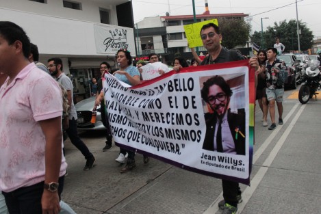 La comunidad LGBTTTI, famliares, amigos y simpatizantes marcharon con la consigna <em>Ame es amoe</em>. 