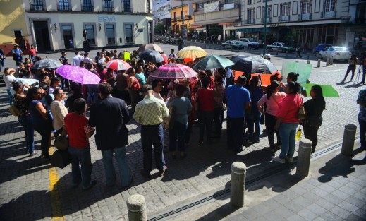 Mujeres adheridas al programa Prospera, ahora Bienestar, se manifestaron y bloquearon la calle Enríquez,  ya que desde el mes de enero no les han depositado los recursos de dicho programa.  