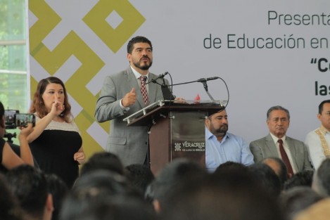 En el marco del Día Naranja, la Secretaría de Educación (SEV) presentó las directrices de la Estrategia de Coordinación Cero Tolerancia a la Violencia contra las Mujeres y Niñas en el Estado de Veracruz, que se impulsarán desde la dependencia educativa.

