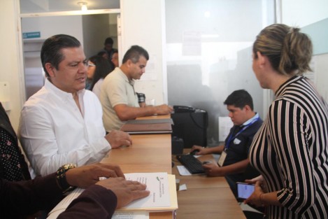 El dirigente estatal de PRI, Marlon Ramírez presentó una denuncia ante la FGE  en contra de quien resulte responsable por la comisión del delito de suplantación de identidad, pues a su nombre habrían solicitado dinero a alcaldes y sindicatos. 
