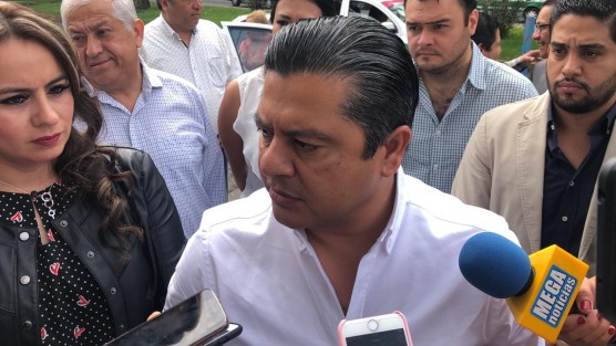 El dirigente estatal de PRI, Marlon Ramírez presentó una denuncia ante la FGE  en contra de quien resulte responsable por la comisión del delito de suplantación de identidad, pues a su nombre habrían solicitado dinero a alcaldes y sindicatos. 