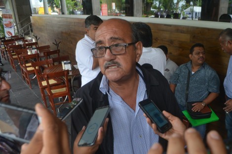 Integrantes de diferentes agrupaciones transportistas pidieron al gobernador Cuitláhuac García que cumpla su promesa de campaña  con respecto al reordenamiento vehicular, debido que en lo que va de esta administración subieron los costos de varios trámites.