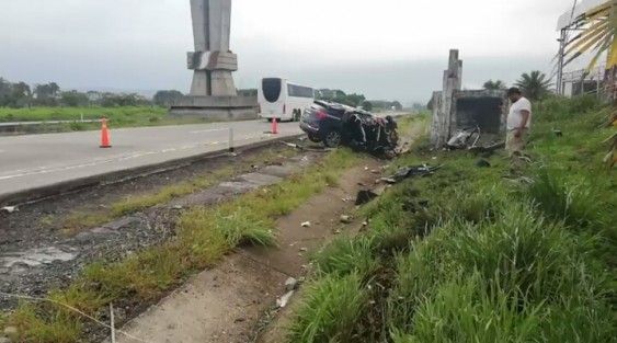 La mañana  de este miércoles se registró un aparatoso accidente en la autopista Córdoba-Veracruz dejando como saldo dos personas muertas y dos lesionados.