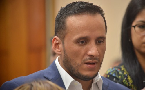 El diputado Sergio Hernández Hernández, presentó una Iniciativa con Proyecto de Decreto para reformar el artículo 70 de la Constitución Política del Estado Libre y Soberano de Veracruz, que permitiría la reelección de ediles y que la primera diputación por el principio de representación proporcional de cada fuerza política, recayera en el candidato que no resulte ganador pero que obtenga el mejor resultado entre los candidatos de su partido.  