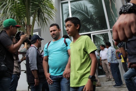Esta madrugada fueron trasladados a la estación Acayucan del INM, 260 migrantes, mayormente hondureños, que fueran asegurados la tarde del jueves en un operativo del  Instituto Nacional de Migración.  
