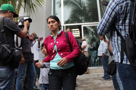 Esta madrugada fueron trasladados a la estación Acayucan del INM, 260 migrantes, mayormente hondureños, que fueran asegurados la tarde del jueves en un operativo del  Instituto Nacional de Migración.  