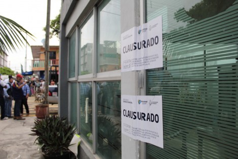 Algunos de los hoteles donde fueron asegurados los migrantes, fueron clausurados por las autoridades, debido a que al revisar la documentación de los mismos, se encontró que  operaban con algunas irregularidades. 