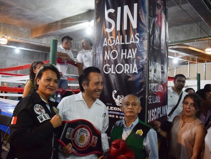 En su discurso durante un evento sencillo con ambiente local, el Gobernador Cuitláhuac García, dijo que pese a la propuesta de algunos sectores para transformar el Velódromo en Centro de Convenciones, el espacio, que reconoció, requiere mucho mantenimiento, seguirá funcionando para impulsar el deporte entre los jóvenes veracruzanos.