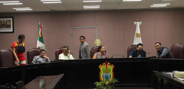 Como parte del trámite legislativo, en relación a la solicitud presentada el pasado 20 de junio por el gobernador del Estado de Veracruz, Cuitláhuac García Jiménez, sobre la desaparición de poderes en el Ayuntamiento de Mixtla de Altamirano, este 28 de junio la Comisión Permanente Instructora, del Congreso del Estado, llevó a cabo la audiencia de pruebas y alegatos con la participación de las partes, denunciante y denunciado. 