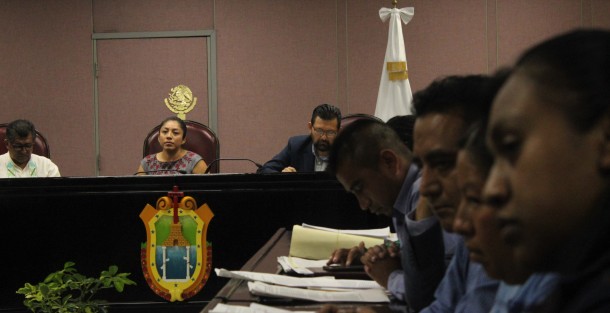 Como parte del trámite legislativo, en relación a la solicitud presentada el pasado 20 de junio por el gobernador del Estado de Veracruz, Cuitláhuac García Jiménez, sobre la desaparición de poderes en el Ayuntamiento de Mixtla de Altamirano, este 28 de junio la Comisión Permanente Instructora, del Congreso del Estado, llevó a cabo la audiencia de pruebas y alegatos con la participación de las partes, denunciante y denunciado.