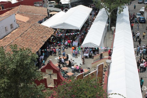 Algunos xalapeños continuaron este domingo manifestándose a favor del pambazo. 