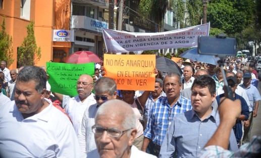 Dentro de sus demandas exigen el no cobro de otro tarjetón, además le recordaron al mandatario que les  prometió que no habría nuevos cobros.