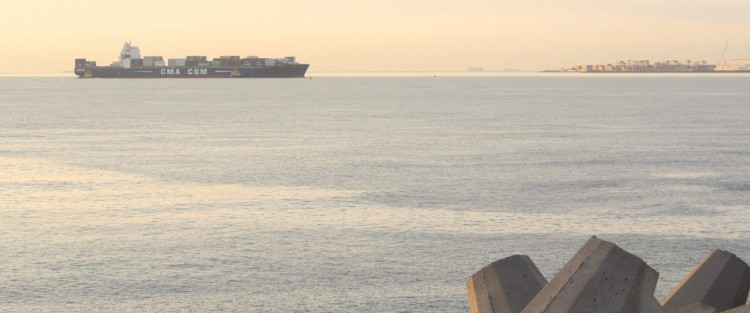 La Secretaría de Comunicaciones y Transportes (SCT) a través de la Coordinación General de Puertos y Marina Mercante (CGPyMM) puso en operación hoy la primera etapa de la obra gubernamental de ampliación y modernización del Puerto de Veracruz en la bahía norte, con el arribo del buque portacontenedores <em>White Shark</em> a la nueva Terminal de Contenedores de Hutchison Port ICAVE. APIVER