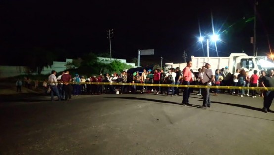Este lunes Coatzacoalcos amaneció sitiado por integrantes del Sindicato Único de Empleados Municipales del Ayuntamiento que dirige Gersain Hidalgo, en reclamo de cumplimiento de algunos derechos laborales.  El bloqueo se retiró alrededor de las 11 horas.  