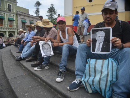 Integrantes de la agrupación Los 400 pueblos volvieron a Xalapa a buscar dialogar con el gobernador Cuitláhuac García sobre las violaciones a los derechos humanos de que fueron víctimas durante el gobierno de Miguel Ángel Yunes Linares. 