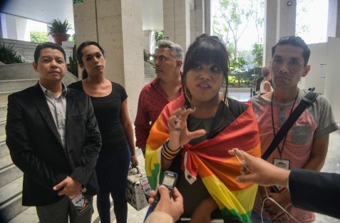 Integrantes de la Comunidad LGBTTTI buscarán que los legisladores de Morena que no apoyen el matrimonio igualitario sean expulsados del partido, así lo informó la presidente de la asociación <em>Soy Humano</em>, Jazz Bustamante. 