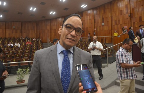 El Grupo legislativo del Partido de Acción Nacional (PAN), en voz del diputado Rodrigo García Escalante  presentó una Iniciativa de decreto con el objeto proporcionar, anualmente, a alumnos inscritos en escuelas públicas de nivel básico en la entidad, dos juegos de uniformes, así como un paquete básico de útiles escolares. Como se hace en la CDMX. 