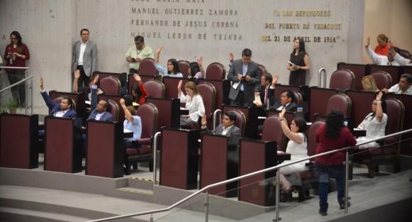 El Pleno de la LXV Legislatura del Estado de Veracruz aprobó la creación del Código de Ética al que deberán sujetarse las y los Servidores Públicos del Poder Legislativo, formulado por la Contraloría Interna de esta Soberanía, mismo que está acorde a los propósitos de los Sistemas Estatal y Nacional Anticorrupción.