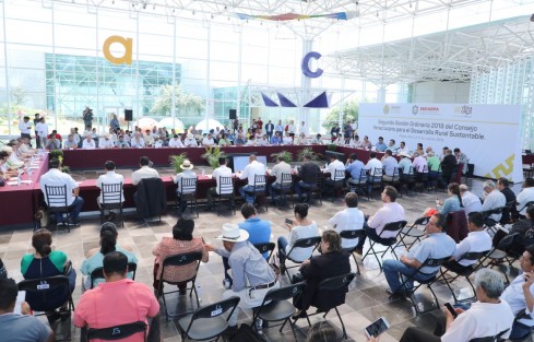 El gobernador Cuitláhuac García Jiménez anunció que será en este mes de julio cuando concluya las firmas de dos importantes convenios con la Secretaría de Agricultura y Desarrollo Rural (SADER) y con Seguridad Alimentaria Mexicana (SEGALMEX), que beneficiará a hombres y mujeres del campo al incrementar la productividad y el desarrollo económico.