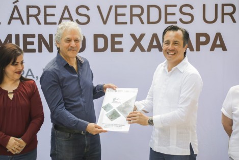 Con la donación de más de 50 mil metros cuadrados de áreas verdes urbanas al Ayuntamiento de Xalapa, en el Fraccionamiento Indeco Ánimas, se garantiza seguridad, bienestar y certeza jurídica de las mismas en beneficio del equilibrio ecológico, desarrollo sostenible y bienestar de los ciudadanos; manifestó el gobernador Cuitláhuac García Jiménez. 
