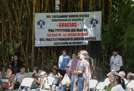 El Mandatario entregó al alcalde Pedro Hipólito Rodríguez Herrero las escrituras de nueve polígonos en el lugar ya mencionado, e indicó que de esta manera se atendió a una demanda de los vecinos que data de hace más de 8 años.